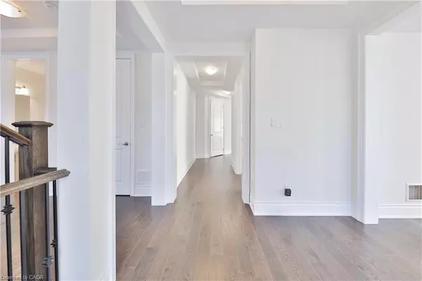 Oakville, ON L6H 0J6,2163 Vineland Crescent