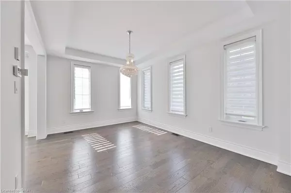 Oakville, ON L6H 0J6,2163 Vineland Crescent