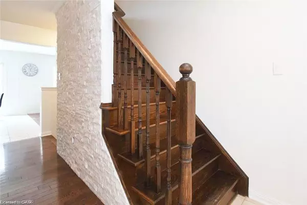 Milton, ON L9T 8C6,932 Rigo Crossing