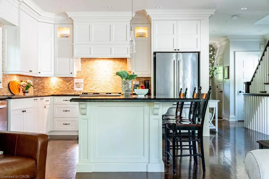 44 Head Street, Oakville, ON L6K 1L5