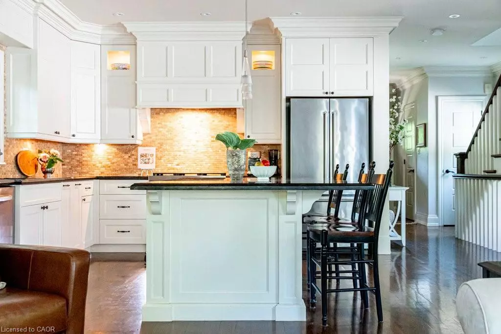 Oakville, ON L6K 1L5,44 Head Street