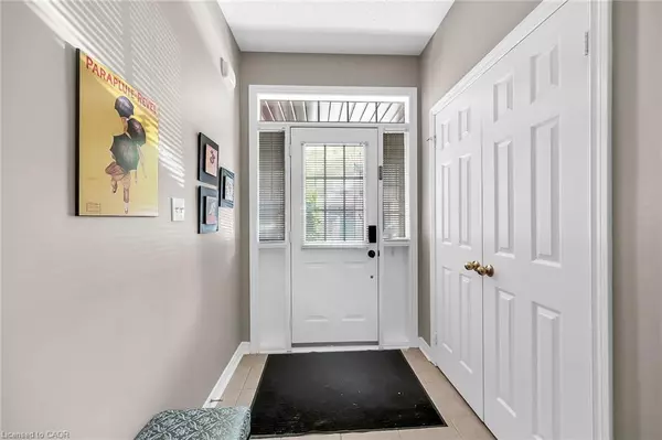 Oakville, ON L6H 7J2,300 Ravineview Way #41