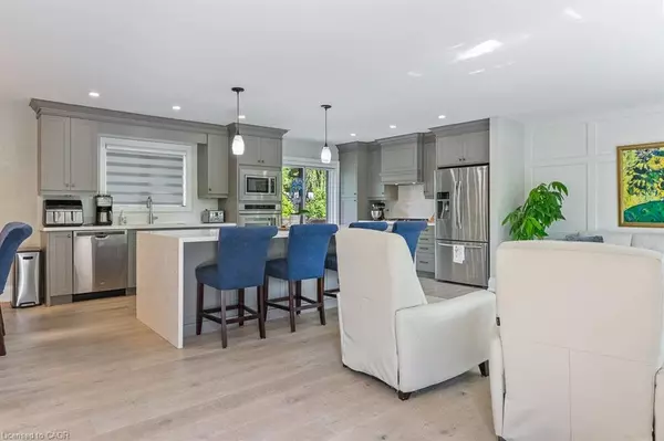 Oakville, ON L6L 5L9,231 Southwood Court