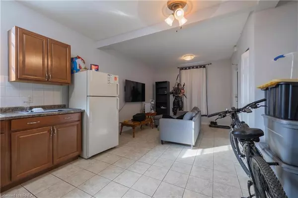 Brantford, ON N3T 3H4,113 Brant Avenue #3