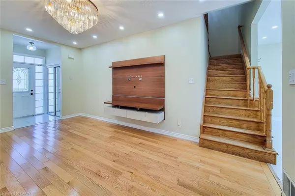 Stoney Creek, ON L8E 5Z7,69 Peachwood Crescent