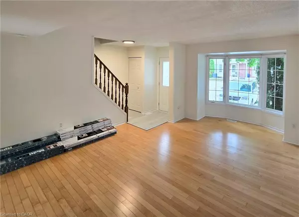 Cambridge, ON N1T 1X4,235 Saginaw Parkway #73