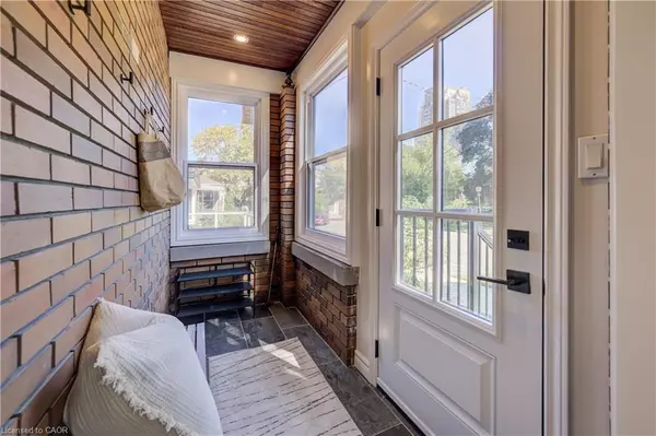 Waterloo, ON N2L 2C8,19 Dunbar Road N