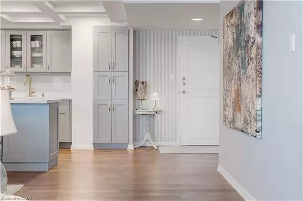 Oakville, ON L6L 5L5,2175 Marine Drive #903