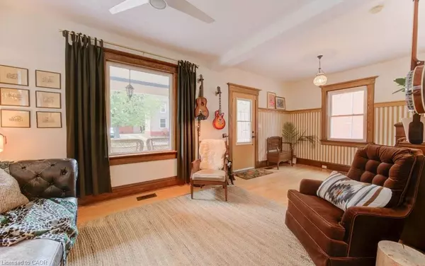 Cambridge, ON N3H 3C2,921 Moore Street