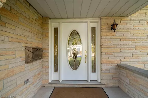 Waterloo, ON N2V 1B3,115 White Pine Crescent