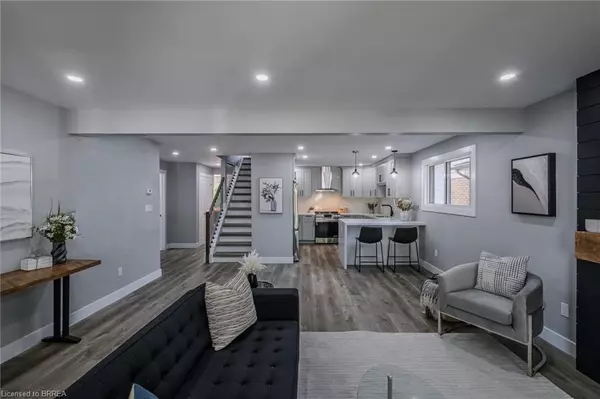 Brantford, ON N3R 7B4,14 October Place