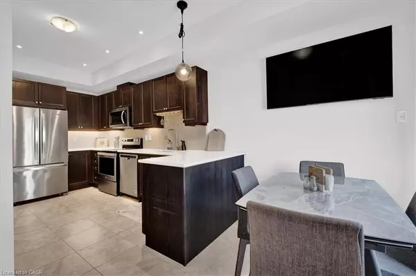 Waterdown, ON L8B 1X6,383 Dundas Street E #26