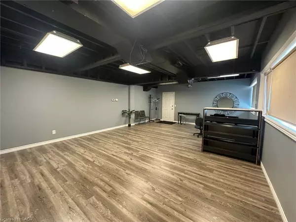 Brantford, ON N3S 3C2,192 Mary Street #2