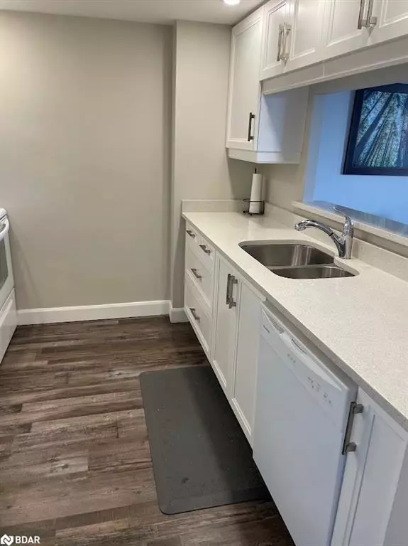 Barrie, ON L4N 3A5,65 Ellen Street #111