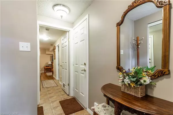 Cambridge, ON N1T 2C8,13 Ferncliffe Street