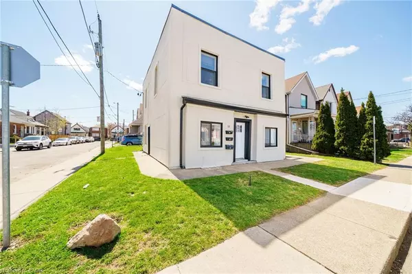 32 Britannia Avenue, Hamilton, ON L8H 1W4