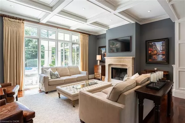 Oakville, ON L6K 3Y4,38 Shorewood Place