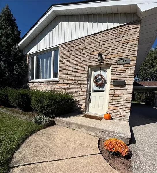 582 Chamberlain Road, Burlington, ON L7L 2V5