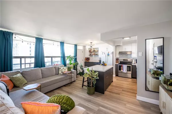 Hamilton, ON L8K 5J5,15 Nicklaus Drive #501