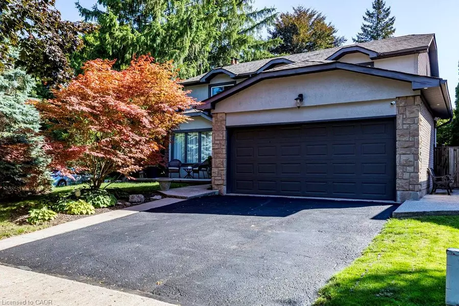 19 Fieldgate Street, Dundas, ON L9H 6N3