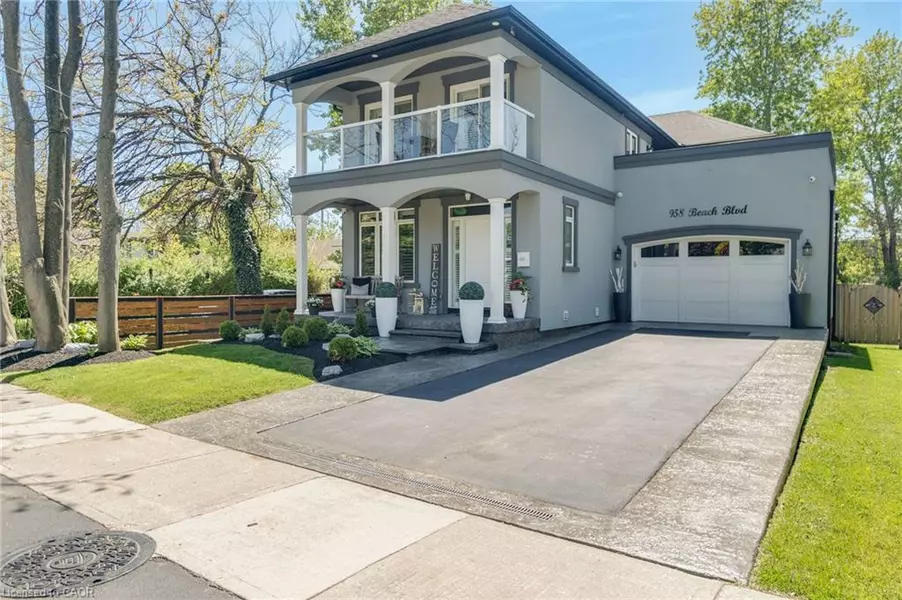 958 Beach Boulevard, Hamilton, ON L8H 6Z4