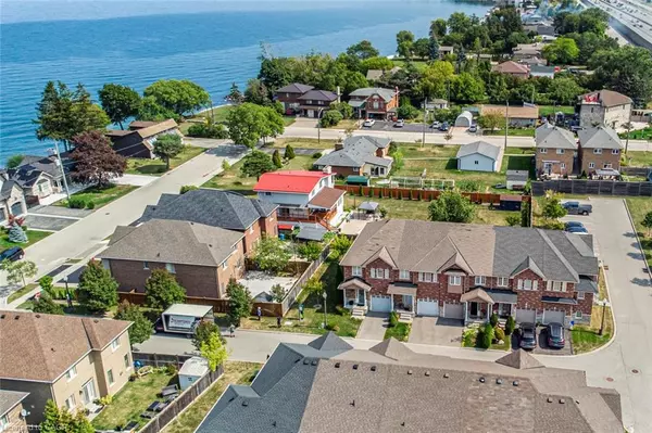 Stoney Creek, ON L8E 0G1,45 Seabreeze Crescent #22