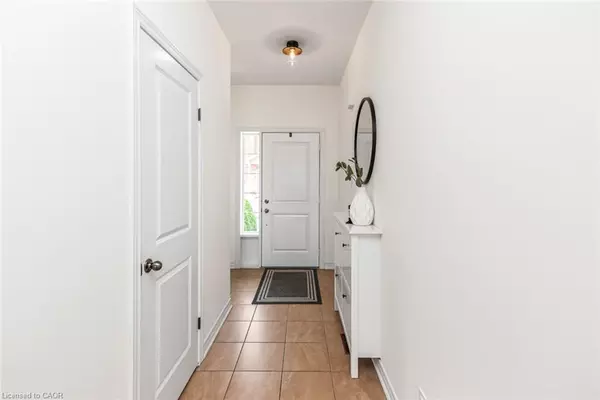 Stoney Creek, ON L8E 0G1,45 Seabreeze Crescent #22