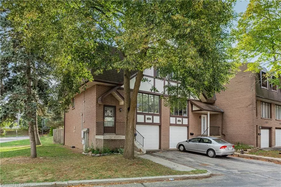 49 Cedarwoods Crescent #28, Kitchener, ON N2C 2L1