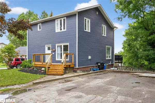 Barrie, ON L4N 2X2,18 Murray Street