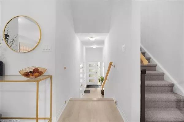 Cambridge, ON N3E 0E8,155 Equestrian Way #61