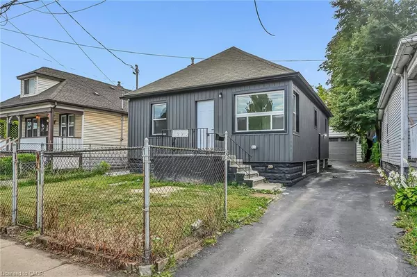 Hamilton, ON L8H 3J7,220 Grenfell Street