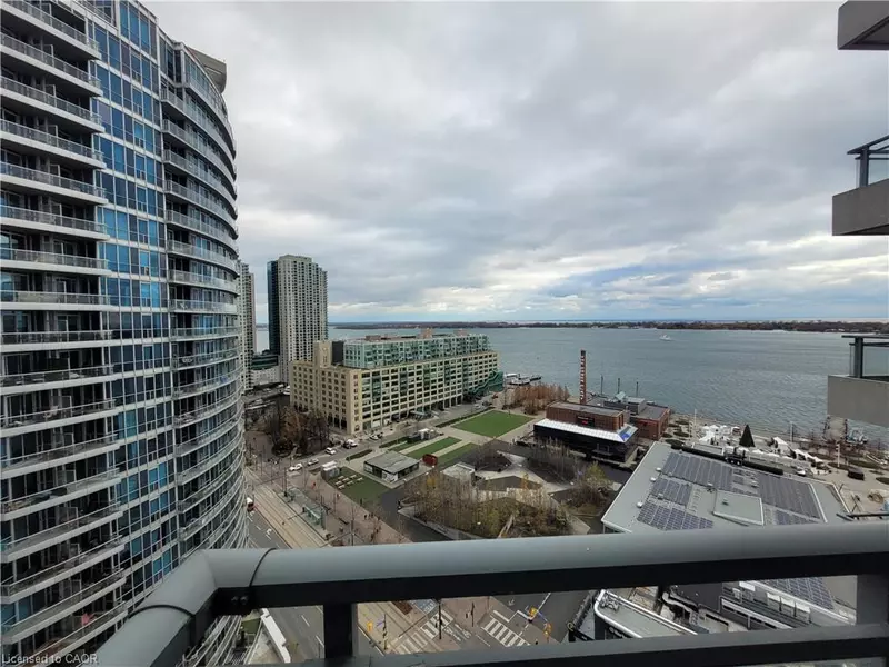 228 Queens Quay W #2203, Toronto, ON M5J 2X1
