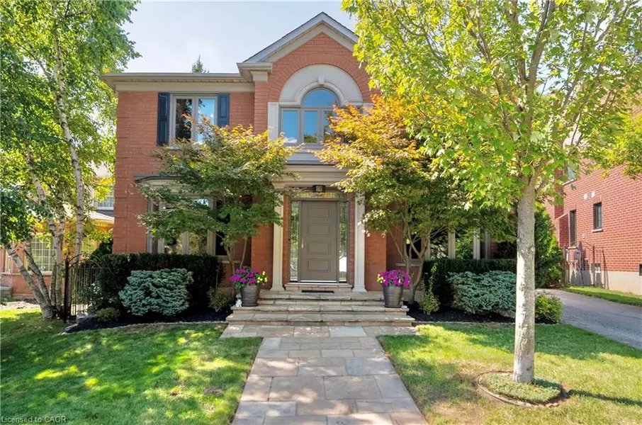 11 Morrison Creek Crescent, Oakville, ON L6H 4C3