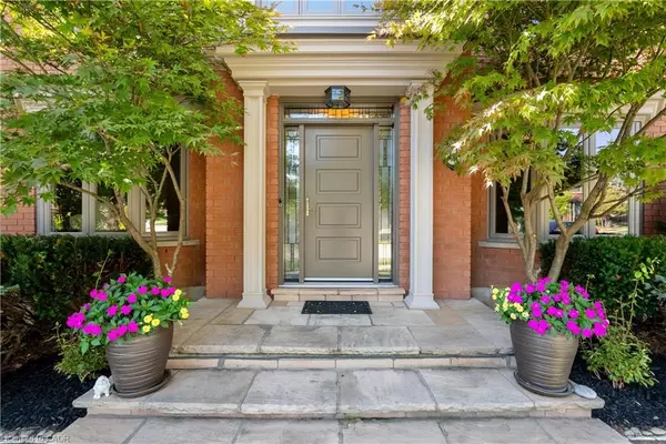 Oakville, ON L6H 4C3,11 Morrison Creek Crescent