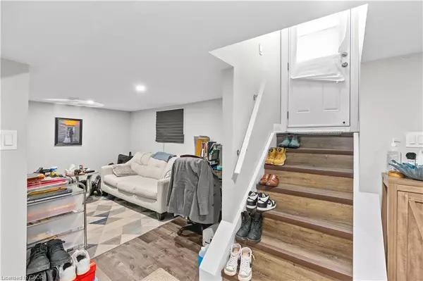 Hamilton, ON L8M 2L2,20 Holton Avenue S