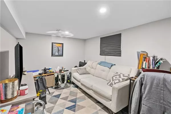 Hamilton, ON L8M 2L2,20 Holton Avenue S