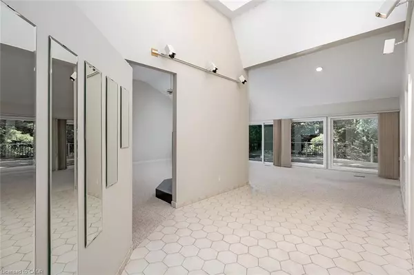 Burlington, ON L7L 1E3,4189 Inglewood Drive