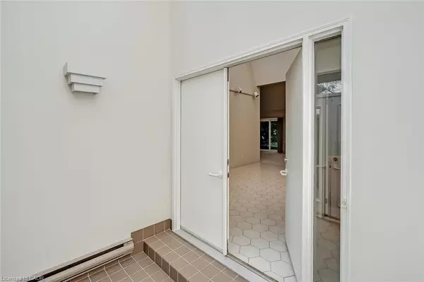 Burlington, ON L7L 1E3,4189 Inglewood Drive