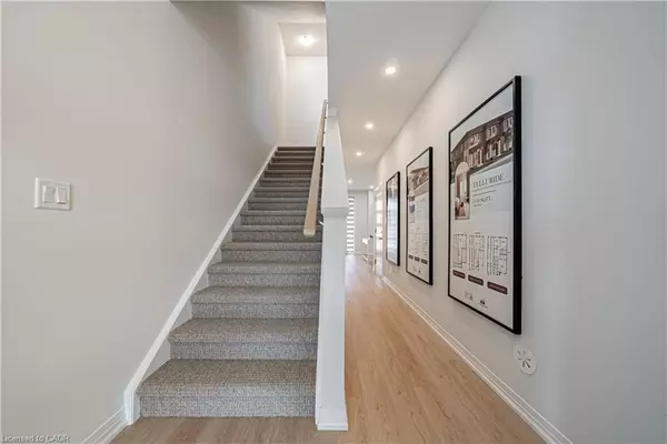 Cambridge, ON N3E 0E8,155 Equestrian Way #37