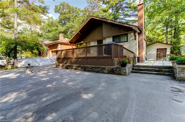 Tiny, ON L0L 2T0,11 Glen Avenue S