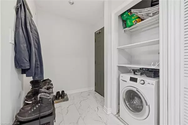 Hamilton, ON L8L 5E1,28 Victoria Avenue N #104