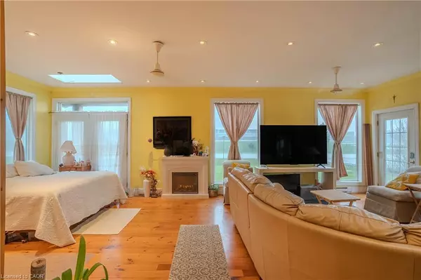 Fort Erie, ON L2A 5M4,1093 Sunset Drive