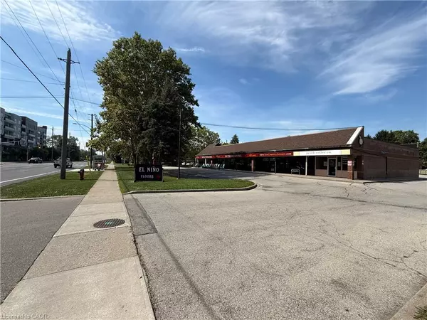 Burlington, ON L7T 4H7,355 Plains Street E #B1