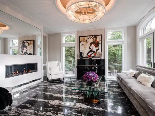 Oakville, ON L6J 3Z3,15 Chartwell Road