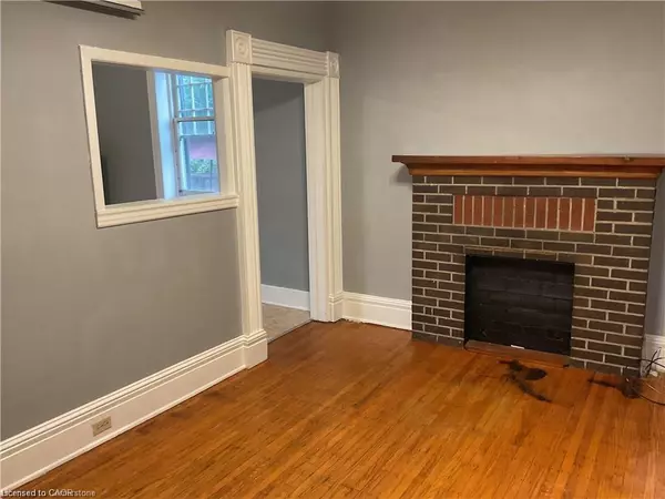 303 East 19th Street #2, Hamilton, ON L9A 4S6