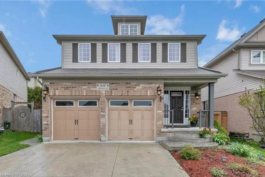 916 Magdalena Court #B, Kitchener, ON N2E 0B3