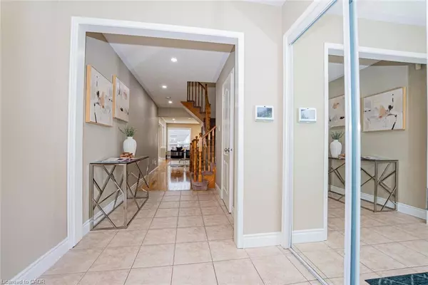 Georgetown, ON L7G 6M1,47 Woodcote Crescent