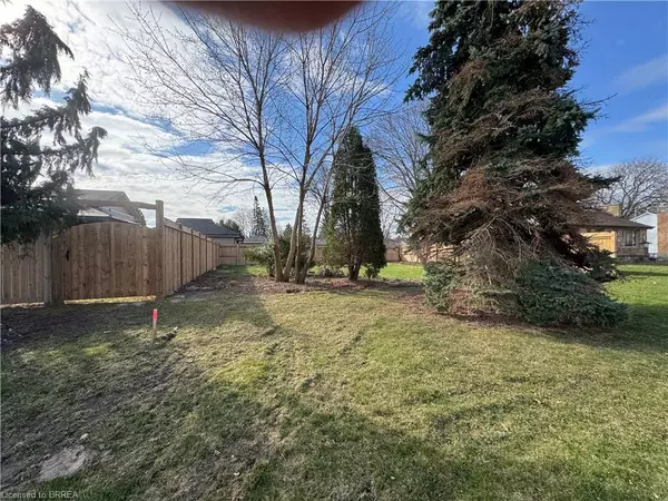Brantford, ON N3R 5P7,72 Evelyn Street