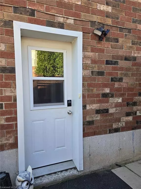 Stoney Creek, ON L8E 6G5,96 Benziger Lane #LOWER