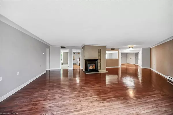 Ancaster, ON L9G 4E7,150 Wilson Street W #PH1